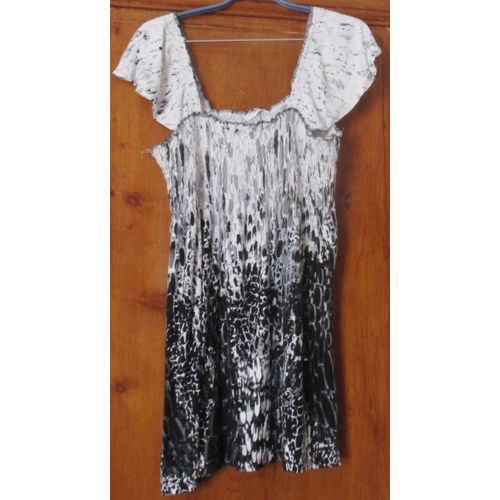 Tunique Lgre Imprime Noir Et Gris Sur Fond Blanc - Large Bretelles Sur Des Smocks - Partie Base vase - Taille 50/52 - C & A - Tissu Extensible 95%Viscose/5%lasthanne
