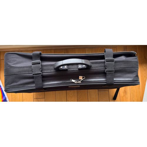 Valise < D'Est En Ouest > En Toile Ultra Lgre- Dimensions 70x20x43 Cm- Noire Avec 4 Roulettes , A Trainer Roule ,Trs Facilement - Fermeture clair- Poches Intrieures- Cadenas- Trs Peu Servie-