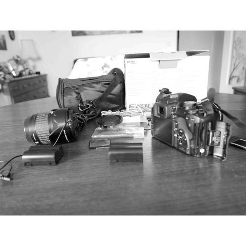 Vend superbe OLYMPUS REFLEX E520 avec objectif 14-42 mm F3,5-5.6 filtre UV et objectif 440-150 mm F4-5,6 avec bouchon avant et arrire 18778 dclenchements + sac 450?
