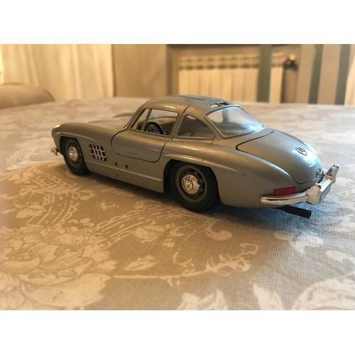 Vends Modle Rduit Pour Collectionneur   Burago Mercedes Benz 300 Sl 1954  chelle 1/24