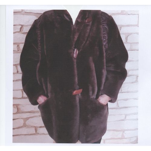 Veste Femme 3/4 En Vritable Fourrure Mouton Dor, Emmanchures En Cuir ,2 Poches Extrieures, Ferme Par 3 Boutons Avec Ganses En Cuir , Col Mao, Longueur 85cms, Longueur Manches 58, Taille 44