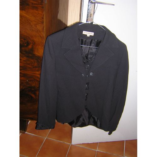 Veste Jacqueline Riu Taille 38 Viscose 49% Polyester 49% Lycra 2% Doublure 100% Polyester.
