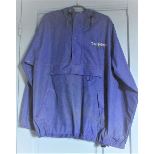 Veste Kway  Capuche Tri-Mountain Bleu 100%Nylon-Inscription Poitrine The Wercs Brod En Blanc Sur Un Globe Vert- Ouverture De Cou  Fermeture clair En Nylon Avec Rabat-Tempte-Plusieurs Poches-T. L