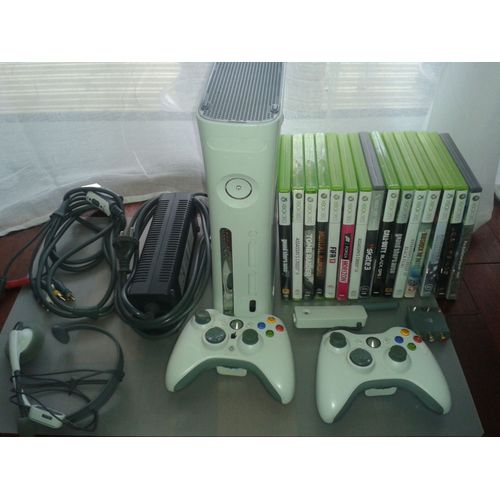 Xbox 360 Blanche 4go + Deux Manettes Sans Fil + Un Casque Audio + Un Adaptateur Wifi + Cble D'alimentation + Cble Vga + Assssin's Creed 2 + Tomb Raider + Mortal Combat + Gta 5 + Fifa 13 + Forza Hori