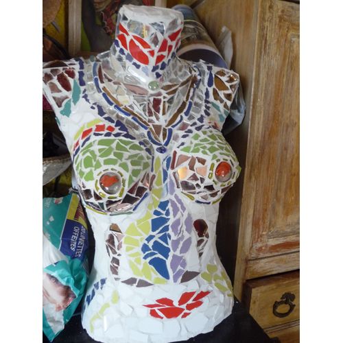 DEMI BUSTE EN MOSAIQUE MODERNE
