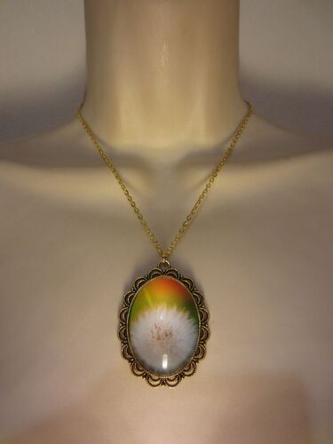 Collier Doré Avec Cabochon En Verre