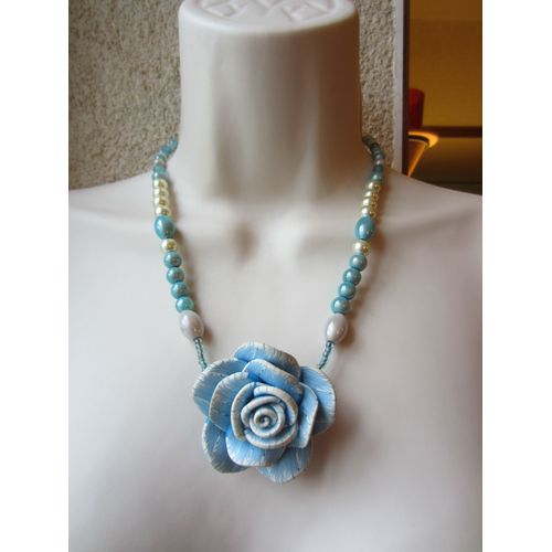 Collier Bleu Avec Pendentif En Forme De Fleur