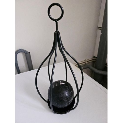 Porte Bougie à suspendre ou à poser ovoïde imitation fer forgé noir avec bougie associée Hauteur 37 cm