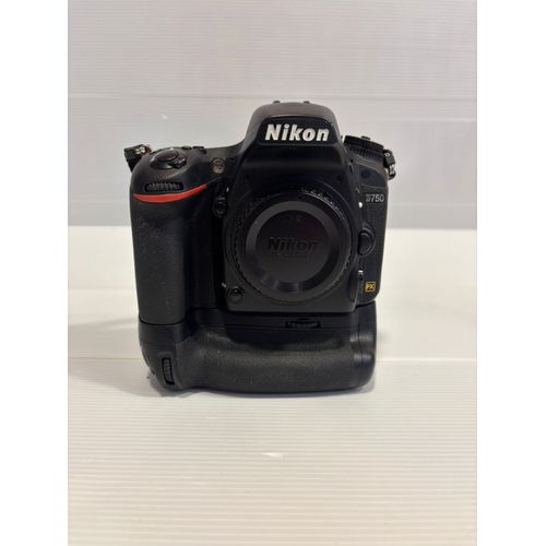 NIKON D750 24.3 MPIX BOITIER NU + GRIPPE