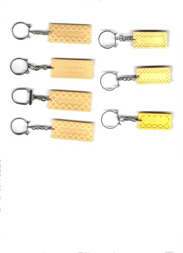 Lot De 7 Porte-Cles, Des Années 60, Sur Le Thème Des Gateaux Secs Gaufrettes "À Textes" - Les 7 Textes Differents - Tres Bon Etat.