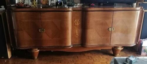 A vendre ancien meubles salon en bois tables avec tiroir. vitrine. et un bahut.