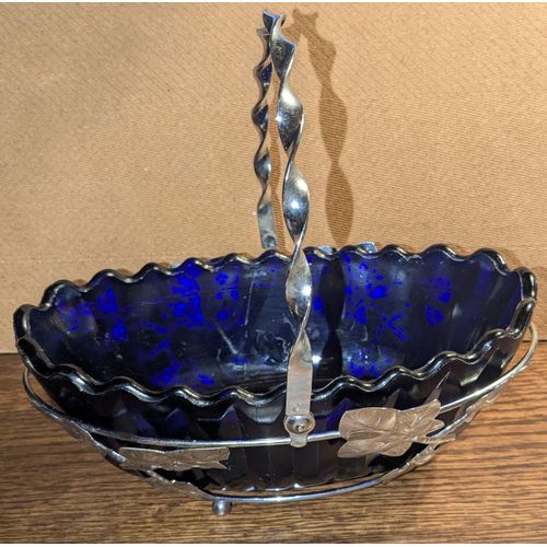 Panier en verre bleu et métal argenté