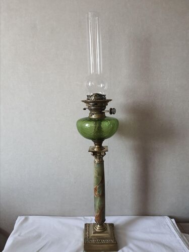 Magnifique lampe a Pétrole Bronze et Onyx Vert et son verre en cristal