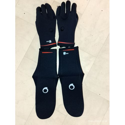 Combinaison De Plongée Et Ses Accessoires