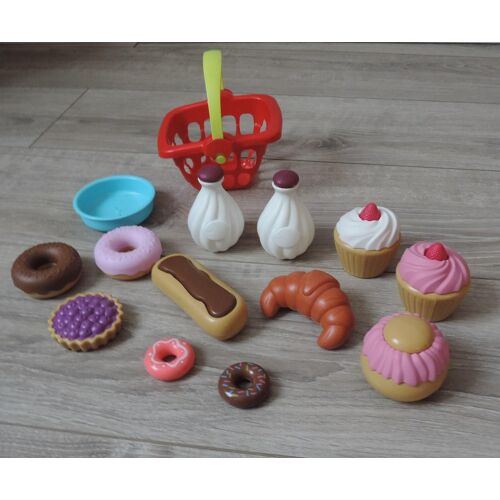 Panier Et Patisseries (14 Éléments)