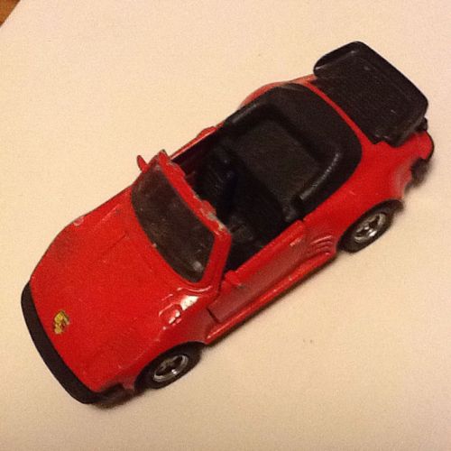 Mc toys porsche 911 turbo cabriolet rouge 1/36