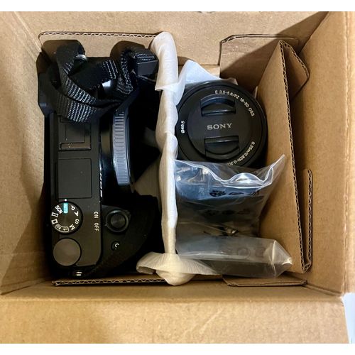 Sony Alpha 6300 Hybride 24.3 mpix + Objectif 16-50 mm: Capteur : CMOS Exmor24,2Mp au format APS-C, Vidéo 4K, Full HD jusqu'à 120 ips, Ecran LCD (7.5 cm)
