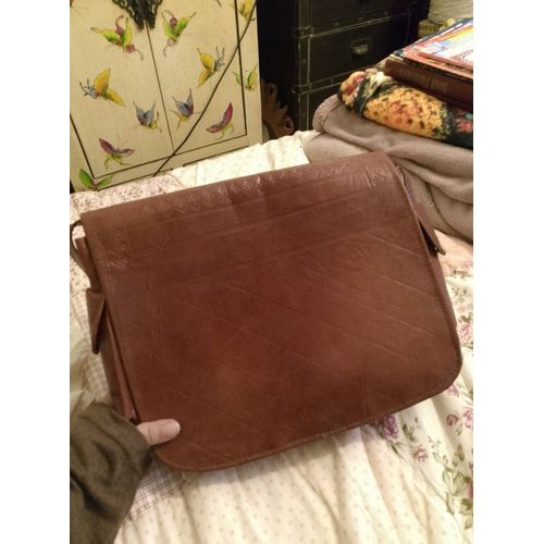 Sac à bandoulière en cuir marron vintage années 80.
