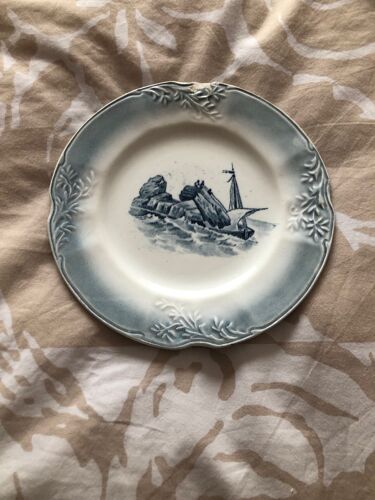 Assiette décorative très ancienne (vers 1900) représentant le naufrage d'un bateau