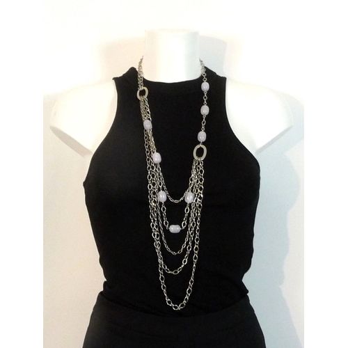 Collier/ Sautoir En Métal Argenté Avec Des Perles En Plastique Gris