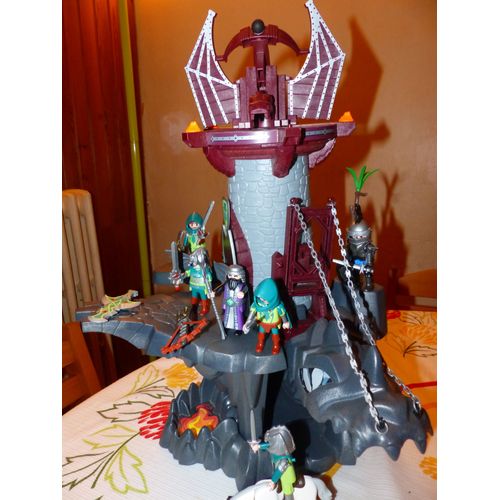 Lot Playmobils Chevaliers Et Trou Du Dragon Vert