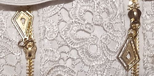 Sac A Main - En Simili Cuir - Avec Dentelle Brodée Et Détails Dorés - Blanc
