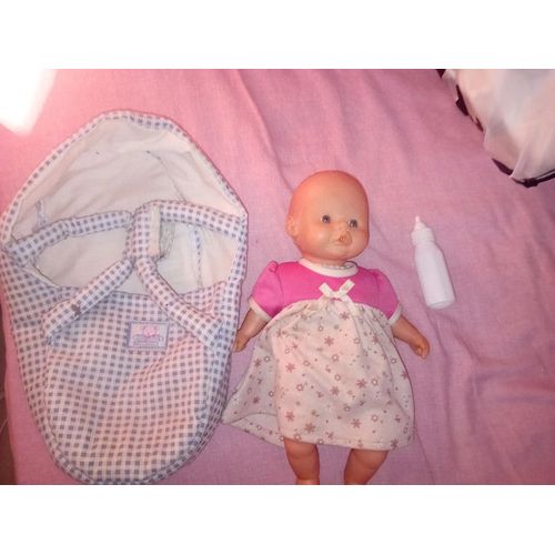 Bébé Dans Son Couffin Avec Biberon