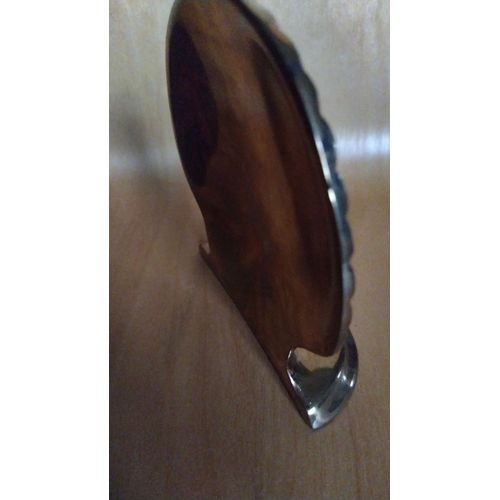 Serre livre en laiton doré de 520gr. En forme de coquille saint jacques vers 1930