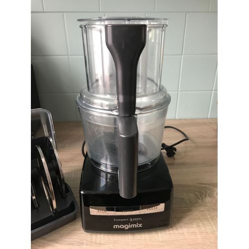 Robot multifonction MAGIMIX 18363F C3200XL NOIR