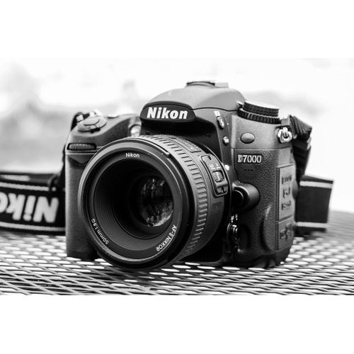 Nikon d7000 16.2 mpix + Objectif 50mm 1:1.8