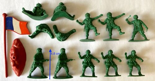 Lot De 12 Petits Soldats ( Français ) Avec Un Drapeau Et Son Socle , En Plastique De Marque Inconnue "Made In Hong Kong"