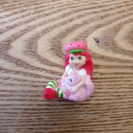 Mini Figurine Charlotte Aux Fraises   2008