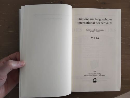 Dictionnaire Biographique International Des Écrivains