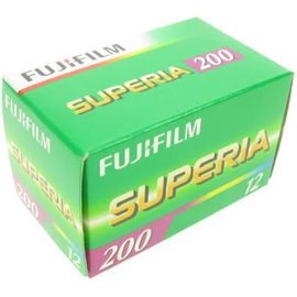 Fujifilm Superia 200 / 12 poses