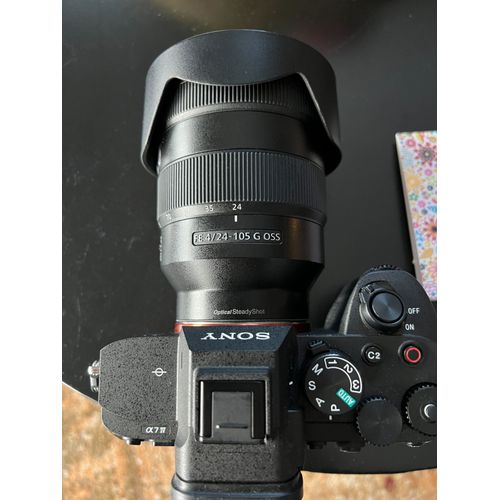 Objectif hybride Sony FE 24-105mm f/4 G OSS noir