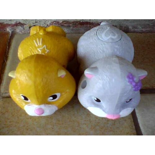 2 Figurines Zhu Zhu Pets À Roulettes - Mac Donald - Dimensions 07x04cm Environ 