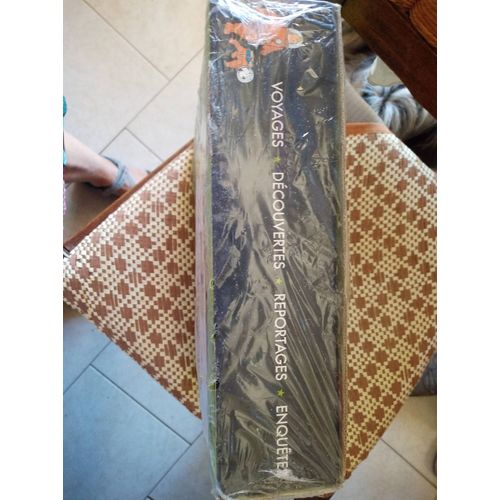 Geo Tintin Hergé C'est L'aventure Numéro 1 2019 Avec La Boîte Expo