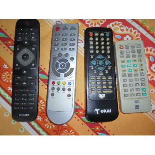 LOT de 4 télécommandes 2 Philips 1 dual 1 Tokai