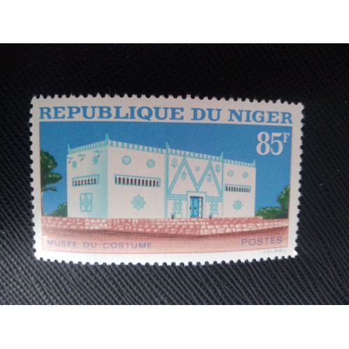 Timbre Niger Y T 133 Musée Du Costume 1963 ( 160109 )