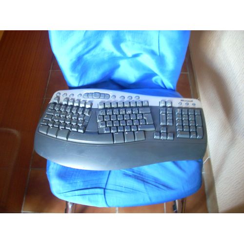 Clavier Microsoft Wireless Natural Multimédia Keyboard sans fil.