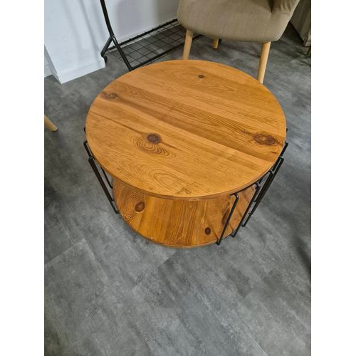 À Vendre Table Basse Ronde En Bois En Très Bon État.