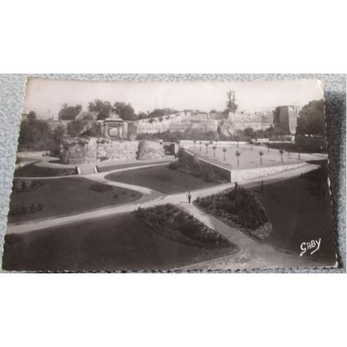 Carte Postale Ancienne Noir Et Blanc- Caen (Calvados) - Entrée Du Château- 14x8.5cm -Editions Gaby- Artaud Père & Fils Edit. À Nantes-Correspondance De 1953 Au Dos