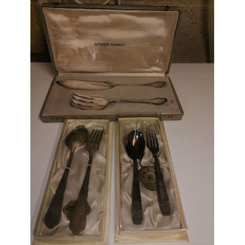 3 Coffrets D'ensemble De Cuillères Et Fourchettes Ancienne En Métal Argenté