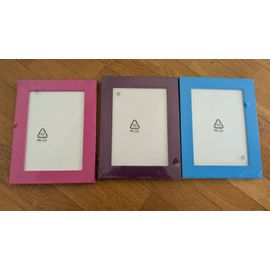 Cadres photos de couleur en bois Ikea par 2. Possible de les vendre séparément à 2€ par couleur