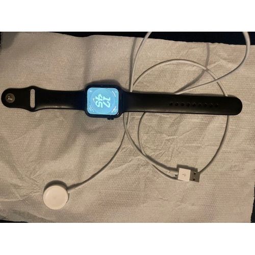 Apple Watch (Series 4) 2018 Gps 44 Mm - Aluminium Gris Sidéral - Sport Noir