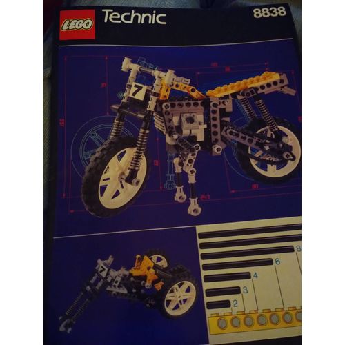 Guide de construction LEGO Technic 8838 + 8720 motos Harley-Davidson
