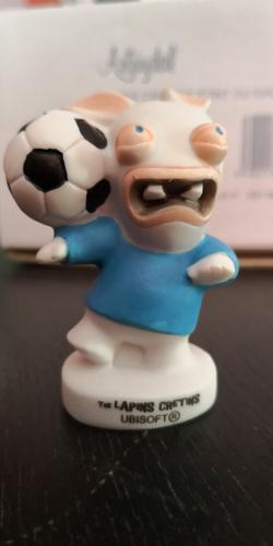 Figurine Lapin Crétin Font Du Sport "Foot" . Collection 2011. Ubisoft