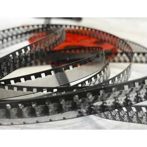 Film En Bobine Super8 Super 8 Couleur Muet Amateur 15m 7,7cm De Diamètre Bateau Mer Batiment Monumental Urss Hongrie Ou Roumanie ? Chandeliers Meubles Jardin Tulipes Arbres En Fleurs Poissons Rouges