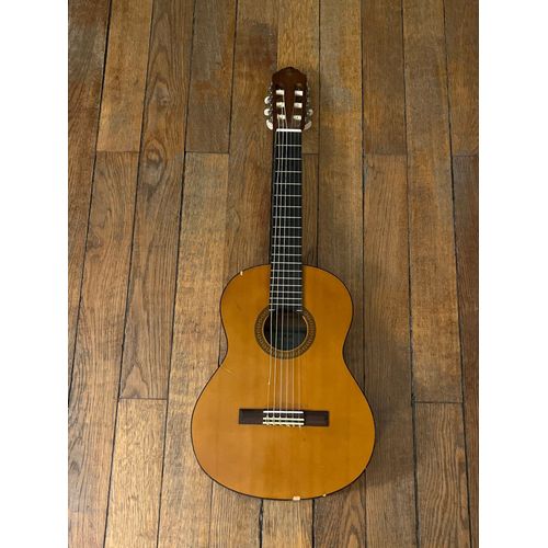 Je Vends Une Guitare En Très Bon Voir Parfait État ( Je Ne M’Y Connais Pas Trop Mais Visuellement Elle Est Très Bien), Elle Ne M’A Servi Que Pour Un Cours Car J’Ai Arrêté.