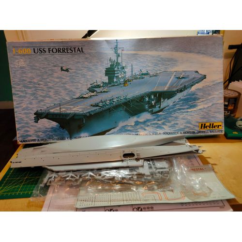 Maquette Heller 1/600 : Uss Forrestal-Heller